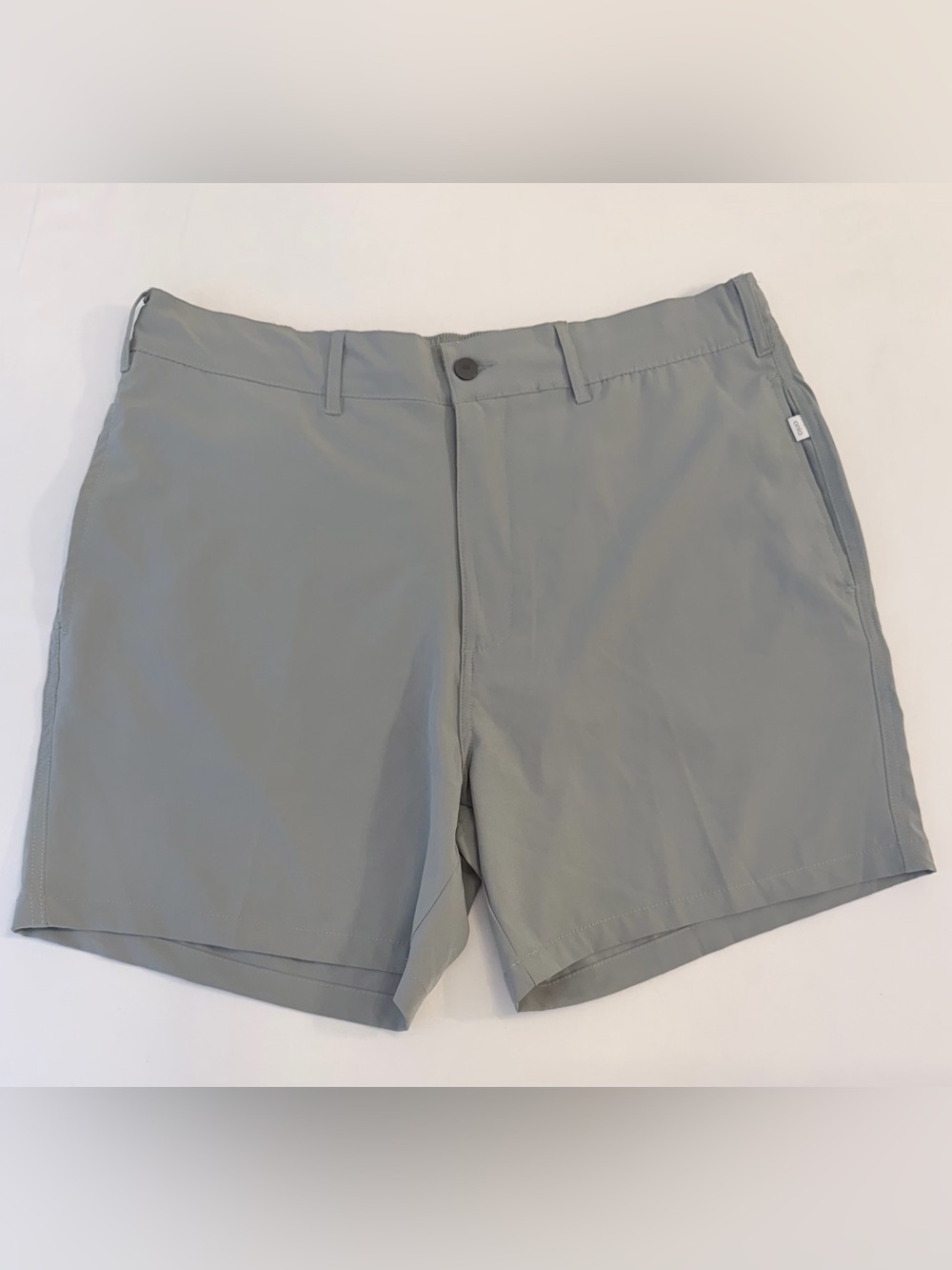 Onia 4-Way Stretch Versatility Light Gray Performance Shorts Size XL